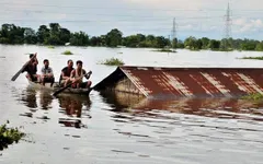 असमः आठ जिलों में बाढ़ का कहर, एक लाख से अधिक लोग प्रभावित
