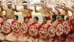 Happy Bihu 2019: शुभकामना संदेश भेजकर अपनों को दें बीहू पर्व की बधाई