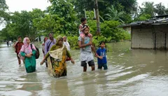 बाढ़ पीड़ितों के सहायतार्थ दी गई दाल को बाजार में बेचने का गड़बड़झाला 