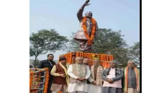 गैर भाजपा दल के इस सीएम ने अटल बिहारी वाजपेयी की प्रतिमा का अनावरण किया 