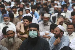 पाकिस्तान में कोरोना संक्रमितों का आंकड़ा जानकर रह जाएंगे दंग, इतने की मौत

