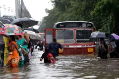 चक्रवाती तूफान के बाद मुंबई में तेज बारिश, कई राज्य के लिए भी चेतावनी जारी
