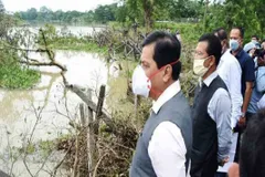 असम के मुख्यमंत्री सर्वानंद सोनोवाल ने बाढ़ प्रभावित क्षेत्रों का किया दौरा