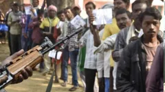 बिहार चुनाव का बहिष्कार: मतदान केंद्र पर हवाई फायरिंग मची भगदड़, एक की हुई मौत