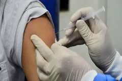 Coronavirus Vaccine : मोदी सरकार का बड़ा फैसला, अप्रैल में छुट्टियों समेत प्रतिदिन लगाई जाएगी कोरोना वैक्सीन