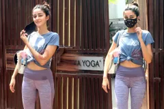 Bollywood Pics : योगा क्लास के बाद कुछ इस अंदाज में पोज देती नज़र आई Ananya panday