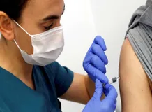 मोदी सरकार का बड़ा फैसला, 'एक अप्रैल से 45 साल के ऊपर सबको लगेगा कोरोना टीका'



