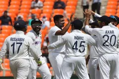 ब्रेकिंग न्यूज: भारतीय गेंदबाजों के आगे इंग्लैंड ने फिर टेके घुटने, पारी और 25 रनों से जीती टीम इंडिया
