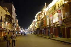 Corona के बढ़ते मामले देख सख्त हुई योगी सरकार, लखनऊ, कानपुर और वाराणसी में Night curfew