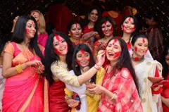 Durga Puja 2021: क्यों खेली जाती है सिंदूर खेला, जानिए खास बातें