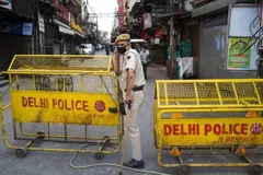महामारी से लड़ाई  : दिल्ली पुलिस के 300 से अधिक जवान कोविड-19 पॉजिटिव, 15 अस्पताल में भर्ती