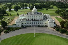 मुकेश अंबानी ने ब्रिटेन का प्रतिष्ठित  कंट्री क्लब, लक्जरी गोल्फ रिसार्ट, स्टोक पार्क को 592 करोड़ रुपये में खरीदा

