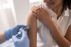 देश में Covid vaccination की तेज रफ्तार, आंकड़ा 90 करोड़ के पार, स्वास्थ्य मंत्री ने ट्वीट कर दी जानकारी