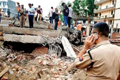 यूपी के मिर्जापुर में बड़ा हादसा , मकान की छत ढही, दबने से एक ही परिवार के पांच सदस्यों की मौत