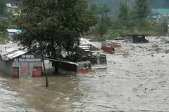 Cloudburst : हिमाचल में बारिश का कहर, सिरमौर में फटा बादल, गाड़ियों को नुकसान