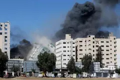 बेहद खतरनाक हुआ इजरायल का हमला, मिसाइल से एपी, अल जजीरा जैसे मीडिया समूह के दफ्तर किए तबाह