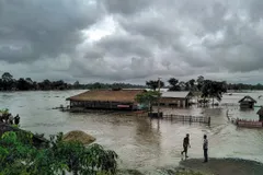 असम में हर साल बाढ़ ने मचाई है तबाही, इन दो गांवों के 12 हजार लोग 70 साल से हैं बेघर



