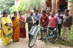 तमिलनाडु के छात्र का कमाल! बना दी सौर ऊर्जा से चलने वाली साइकिल, देखें खूबियां
