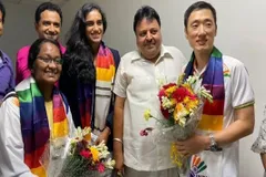 टोक्यो ओलिंपिक से मेडल लेकर भारत लौटीं पीवी सिंधु, एयरपोर्ट पर ढोल-नगाड़ों के साथ हुआ स्वागत