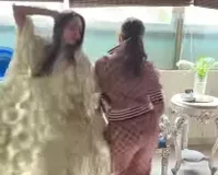मलाइका अरोड़ा ने बहन अमृता के साथ कर रही थी जबरदस्त डांस, फिर अचानक हुआ कुछ ऐसा, देखे वीडियो

