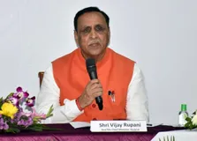 गुजरात में विधानसभा चुनाव से 6 महिने पहले ही मुख्यमंत्री विजय रूपाणी ने दिया इस्तीफा