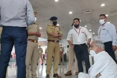 भूपेश बघेल को लखनऊ एयरपोर्ट पर रोका गया, हवाई अड्डे के बाहर फर्श पर धरने पर बैठे, देखिए वीडियो 

