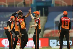 IPL 2021 : हैदराबाद ने रोमांचक मुकाबले में बैंगलोर को 4 रन से हराया, अंतिम गेंद पर छक्का नहीं मार पाए एबी 