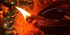 Diwali 2022: दिवाली सफाई में अगर मिल जाए ये चीजें तो होता है अतिशुभ,  मां लक्ष्मी की कृपा होने के हैं संकेत 