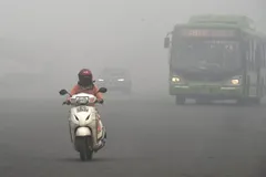 दिल्ली में धुंध की मोटी परत, दक्षिण भारत के इन राज्यों में हो सकती है बारिश