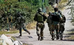Jammu and Kashmir : श्रीनगर में सुरक्षाबलों ने एक एनकाउंटर में दो आतंकियों को मार गिराया, आम नागरिक की भी गई जान