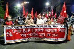 त्रिपुरा की भाजपा सरकार पर गुंडागर्दी के आरोप, गृह मंत्रालय के बाहर TMC सांसदों का प्रदर्शन, बर्खास्त करने की मांग 
