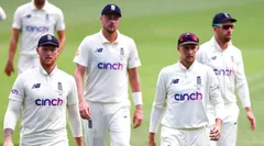 ऑस्ट्रेलिया से पहला टेस्ट हारने वाली इंग्लैंड टीम को ICC ने दिए दो बड़े झटके, ट्रैविस हेड भी फंसे, जानिए कैसे