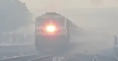 रेलवे यात्री कृपया ध्यान दें : कोहरे के चलते फरवरी तक रहेंगी कैंस‍िल 62 ट्रेनें, इन ट्रेनों के फेरों में की गई कमी