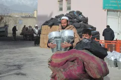 तालिबानी सरकार में आम लोगों का बुरा हाल, अपने बच्चों को बेचने को मजूबर हुए माता-पिता




