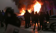 फ्यूल की कीमतों में बढ़ोतरी के बाद हिंसक विरोध प्रदर्शन, गिरी सरकार, इमरजेंसी लागू, पीएम ने दिया इस्तीफा

