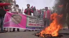 आज बिहार बंद : समर्थन में उतरे छात्र संगठन, सड़क पर लगाई आग, यातायात ठप