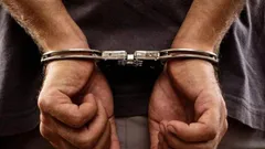 पुलिस कर्मियों को गोदाम में किया बंद, कबाड़ व्यापारी गिरफ्तार