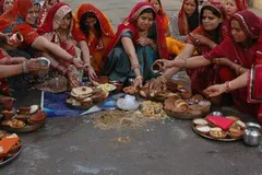 Sheetala Ashtami 2022: शीतला अष्टमी 25 मार्च को,  जानें पूजन का शुभ मुहूर्त, शीतला माता की महिमा व व्रत महत्व