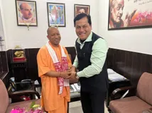 UP चुनाव जीतने के बाद योगी को असम से आई गजब बधाई, देखें तस्वीरें