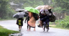 लू के कहर के बीच कई राज्यों में मौसम हुआ सुहाना, आंधी-तूफान के साथ हुई झमाझम बारिश