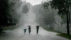 तपती गर्मी के बीच कई राज्यों में आंधी-तूफान के साथ हुई बारिश