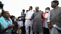 कर्नाटक के मुख्यमंत्री ने किया बारिश प्रभावित इलाकों का दौरा, मृत मजदूरों के परिवारों को देंगे 5 लाख रुपये