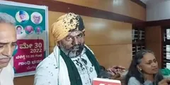 किसान नेता राकेश टिकैत पर फेंकी गई काली स्याही, बेंगलुरू में कर रहे थे प्रेस कॉन्फ्रेंस

