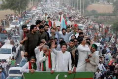 पाकिस्तान में आजादी मार्च निकालने वाले इमरान खान को लगने वाला है बड़ा झटका, जानिए कैसे