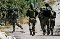 जम्मू-कश्मीर: रामबन में आतंकवादी ठिकाने का भंडाफोड़, हथियार बरामद 



