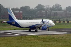 गुवाहाटी से दिल्ली जाने वाली उड़ान से पक्षी टकराया, हवाईअड्डे पर वापस लौटा विमान 