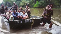बाढ़ से बेहाल असम के लिए प्रियंका और राहुल ने पार्टी नेताओं ने पीड़ितों की मदद का किया आग्रह
