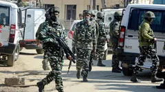 कश्मीर में इंडियन आर्मी का एक्शन जारी, लश्कर के 5 आतंकी गिरफ्तार, मिले ऐसे खतरनाक हथियार