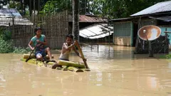 असम में धीरे-धीरे कम हो रहा है बाढ़ का कहर, एक और की मौत, अब तक 194 की टूटीं सासें