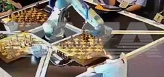 शतरंज में अपनी चाल चल रहा था बच्चा, रोबोट ने झट से तोड़ दी उंगली